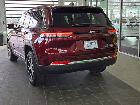 Used 2025 Jeep Grand Cherokee Limited w/ Luxury Tech Group II AWD/4WD image 10