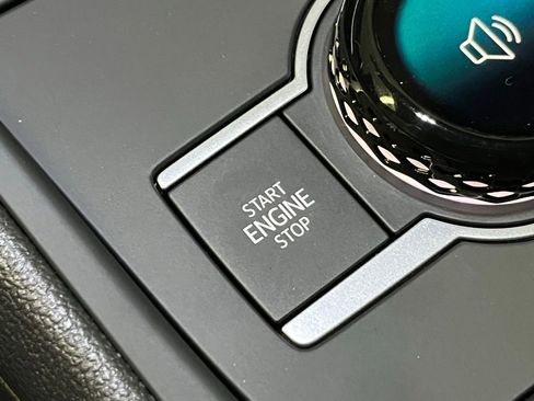 New 2026 Volkswagen Tiguan SE R-Line FWD image 17