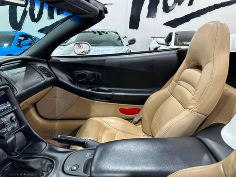 Used 2004 Chevrolet Corvette Convertible w/ Preferred Equipment Group RWD image 11