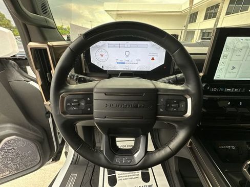 Certified 2025 GMC Hummer EV 2X AWD/4WD image 6