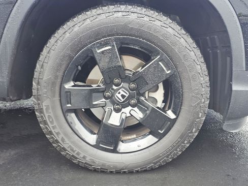 Used 2025 Honda Ridgeline Black Edition image 9