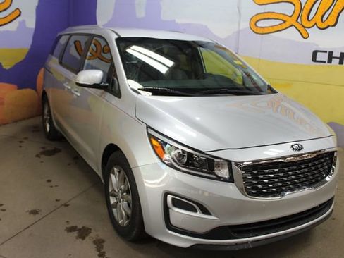 Used 2019 Kia Sedona EX FWD image 2