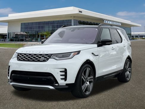 Used 2023 Land Rover Discovery Metropolitan Edition image 4