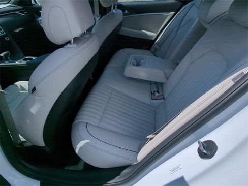 Used 2025 Genesis G70 3.3T Advanced image 12