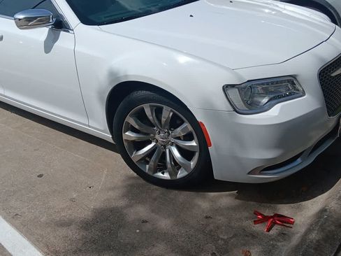 Used 2018 Chrysler 300 Touring w/ Chrome Appearance Package RWD image 7