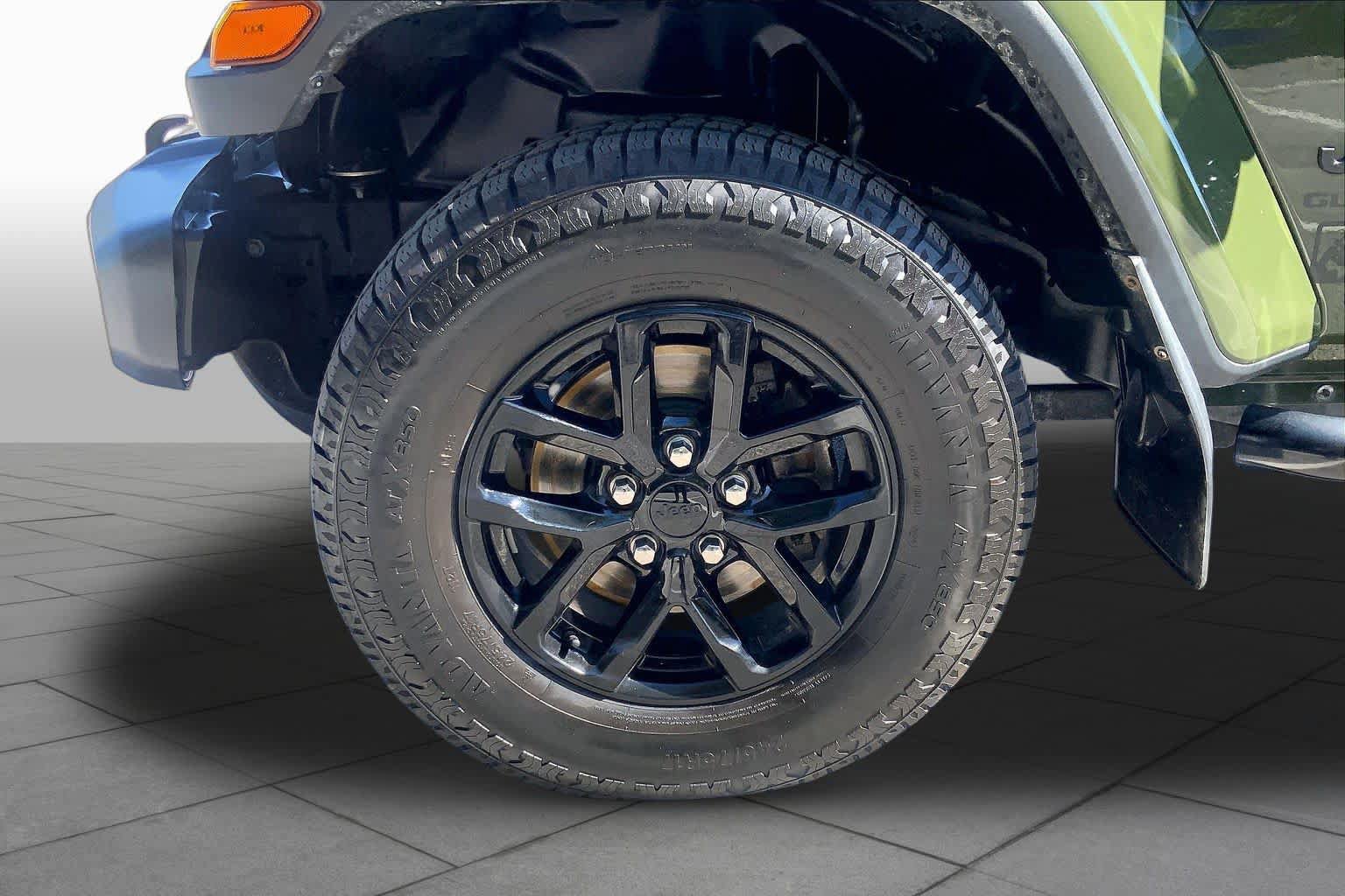 Used 2022 Jeep Gladiator Sport AWD/4WD image 9