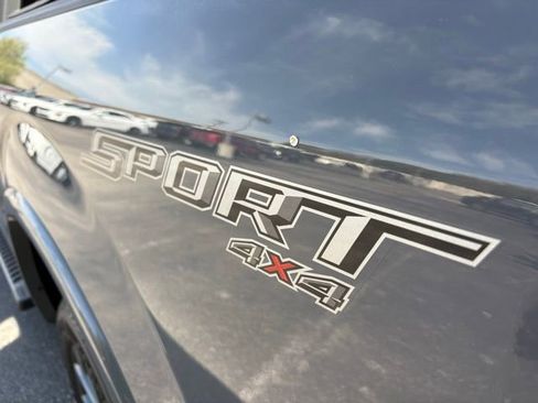 Used 2018 Ford F150 Lariat w/ Equipment Group 502A Luxury AWD/4WD image 4