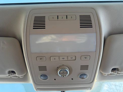 Used 2013 Volkswagen Touareg Sport AWD/4WD image 27