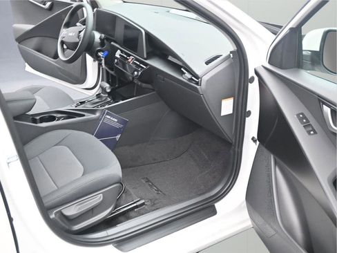 New 2026 Kia Niro LX FWD image 9