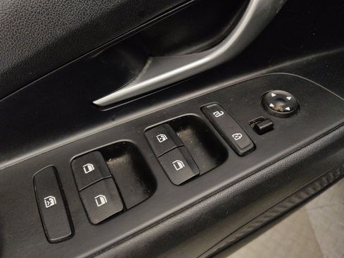 Used 2021 Hyundai Elantra Limited image 27