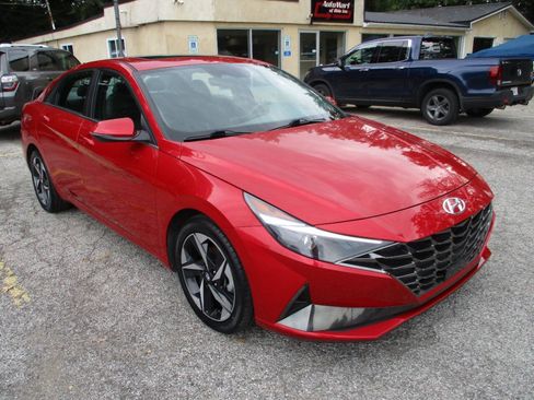 Used 2021 Hyundai Elantra SEL w/ Convenience + Premium Package FWD image 4