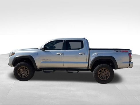 Used 2022 Toyota Tacoma TRD Off-Road w/ TRD Premium Off Road Package image 8