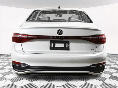 Used 2025 Volkswagen Jetta SE w/ Sunroof Package FWD image 16
