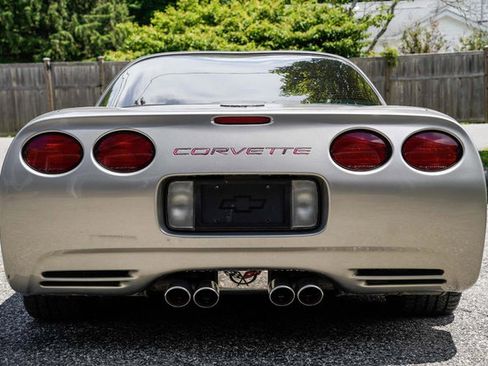 Used 2000 Chevrolet Corvette Coupe w/ Roof Pkg RWD image 7