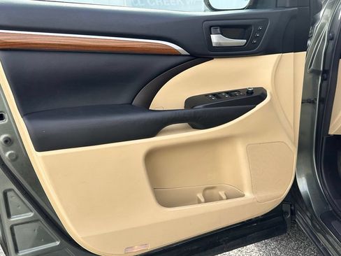Used 2017 Toyota Highlander Limited w/ Protection Package #3 AWD/4WD image 18