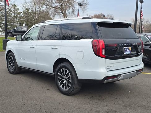 Used 2025 Ford Expedition Platinum AWD/4WD image 3