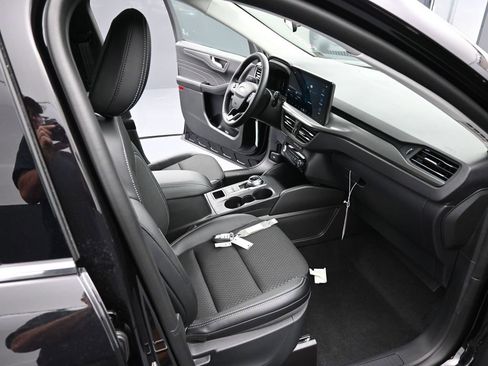 New 2025 Ford Escape SE image 28