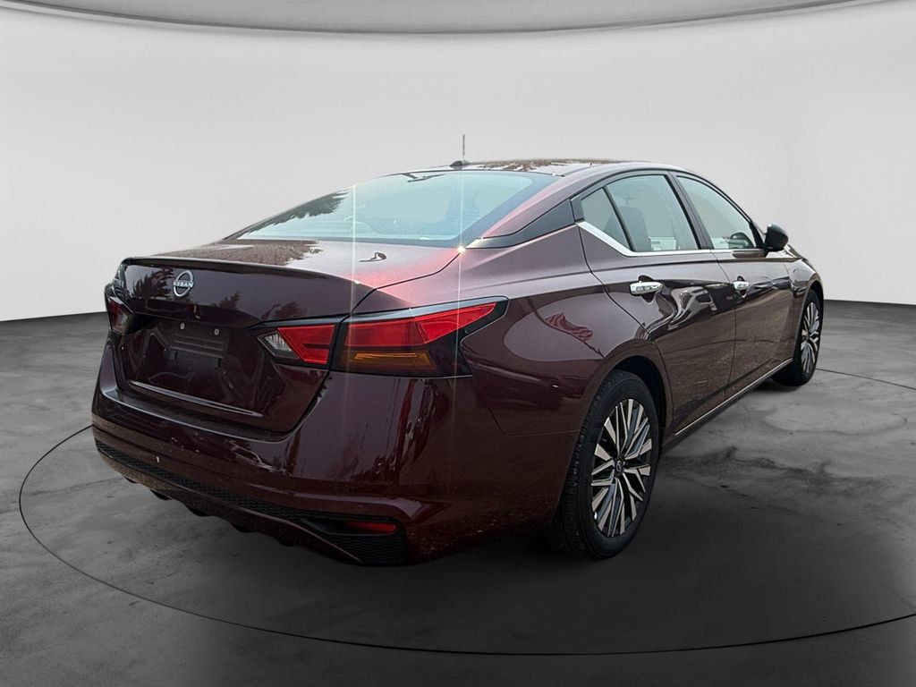 Used 2025 Nissan Altima 2.5 SV FWD image 9