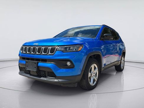Used 2024 Jeep Compass Latitude AWD/4WD image 8