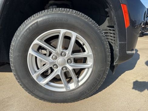 Used 2022 Jeep Grand Cherokee L Laredo w/ Luxury Tech Group I AWD/4WD image 20