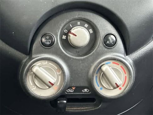 Used 2012 Nissan Versa SV image 10