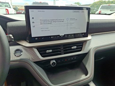 New 2025 Ford Explorer Active image 16