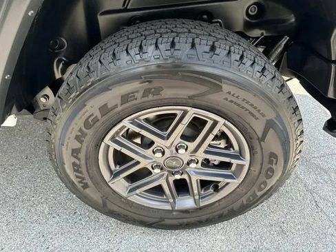 Used 2025 Jeep Wrangler Unlimited Sport AWD/4WD image 14