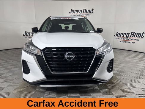 Used 2023 Nissan Kicks S image 3