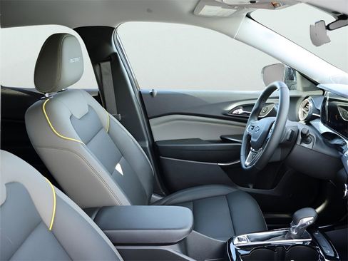 Used 2025 Chevrolet Trax ACTIV w/ Driver Confidence Package image 10