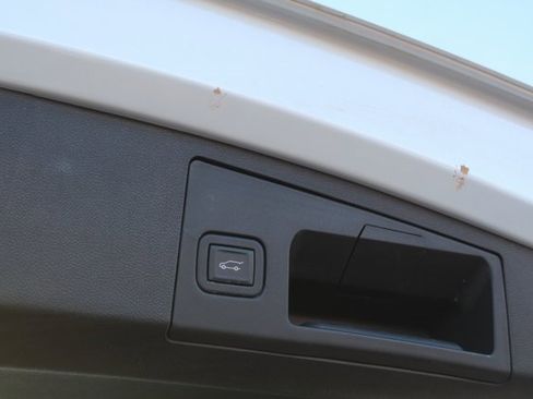 Used 2023 Cadillac XT4 Premium Luxury w/ Driver Assist Package image 7