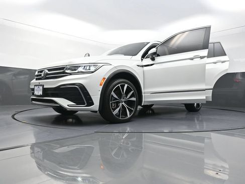 Used 2024 Volkswagen Tiguan SEL R-Line AWD/4WD image 31