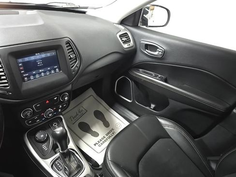 Used 2019 Jeep Compass Latitude AWD/4WD image 25