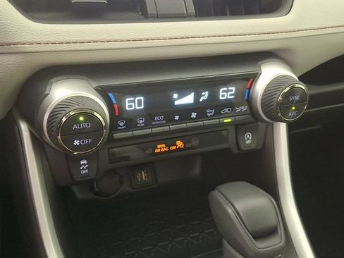 Used 2025 Toyota RAV4 XLE FWD image 20