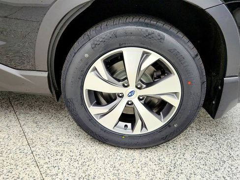 Used 2023 Subaru Ascent Premium w/ Convenience Package AWD/4WD image 9