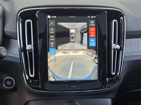 New 2026 Volvo XC40 B4 Plus w/ Protection Package Premier FWD image 15