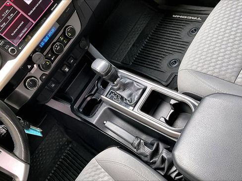 Used 2021 Toyota Tacoma SR5 AWD/4WD image 16