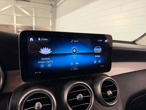 Used 2021 Mercedes-Benz GLC 300 4MATIC image 21