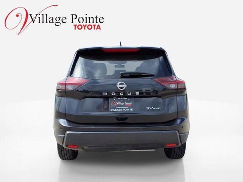 Used 2024 Nissan Rogue SV AWD/4WD image 5