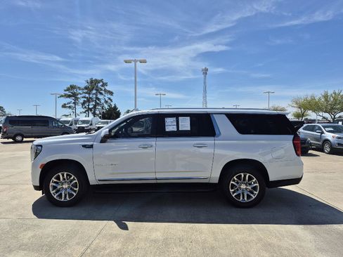 Used 2023 GMC Yukon XL SLT w/ SLT Premium Package image 21