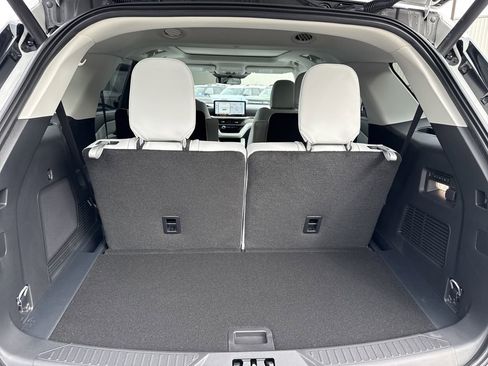 New 2026 Ford Explorer Platinum AWD/4WD image 18