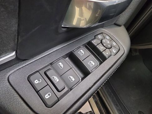 New 2026 RAM 2500 Laramie AWD/4WD image 15