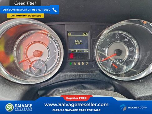 Used 2016 Chrysler Town & Country Touring image 12