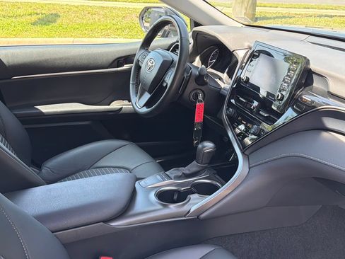 Used 2024 Toyota Camry SE FWD image 9