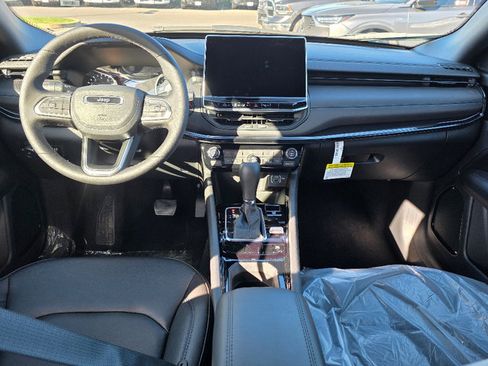 New 2026 Jeep Compass Limited w/ Limited Altitude Pack image 2