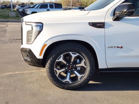 New 2026 GMC Yukon AT4 Ultimate w/ LPO, Floor Liner Package image 9