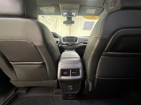 Used 2023 GMC Terrain SLT w/ Infotainment Package II AWD/4WD image 18