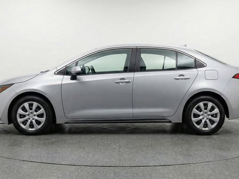 Used 2025 Toyota Corolla LE FWD image 4