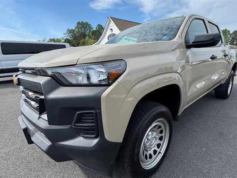 Used 2024 Chevrolet Colorado W/T image 11