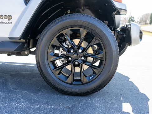 Used 2022 Jeep Wrangler Unlimited Sahara image 11