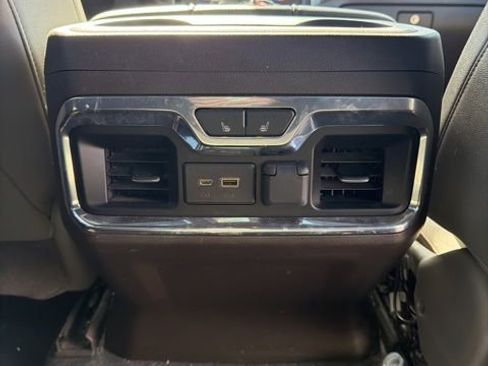 Used 2023 GMC Sierra 3500 SLT w/ SLT Convenience Package AWD/4WD image 7